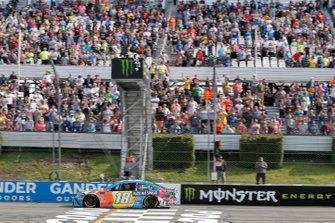 Kyle Busch, Joe Gibbs Racing, Toyota Camry M&M's Hazelnut