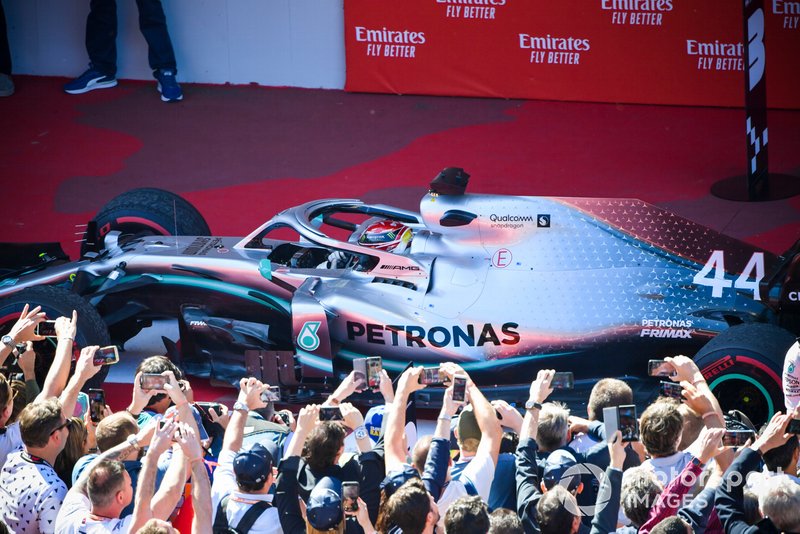 Race Winner Lewis Hamilton, Mercedes AMG F1 W10 drives into Parc Ferme