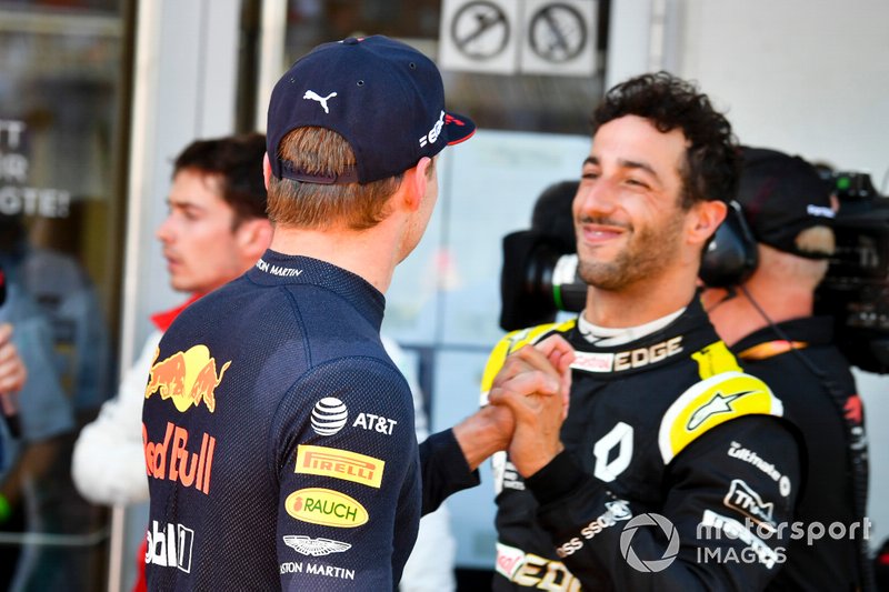 Daniel Ricciardo, Renault F1 Team congratulates Race winner Max Verstappen, Red Bull Racing in Parc Ferme 