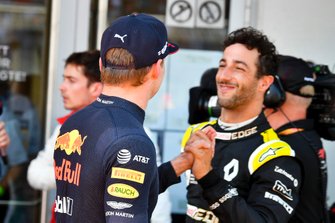 Daniel Ricciardo, Renault F1 Team congratulates Race winner Max Verstappen, Red Bull Racing in Parc Ferme