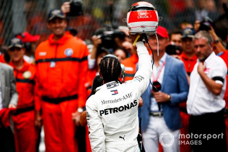 Ganador de la carrera Lewis Hamilton, Mercedes AMG F1 celebra en Parc Ferme