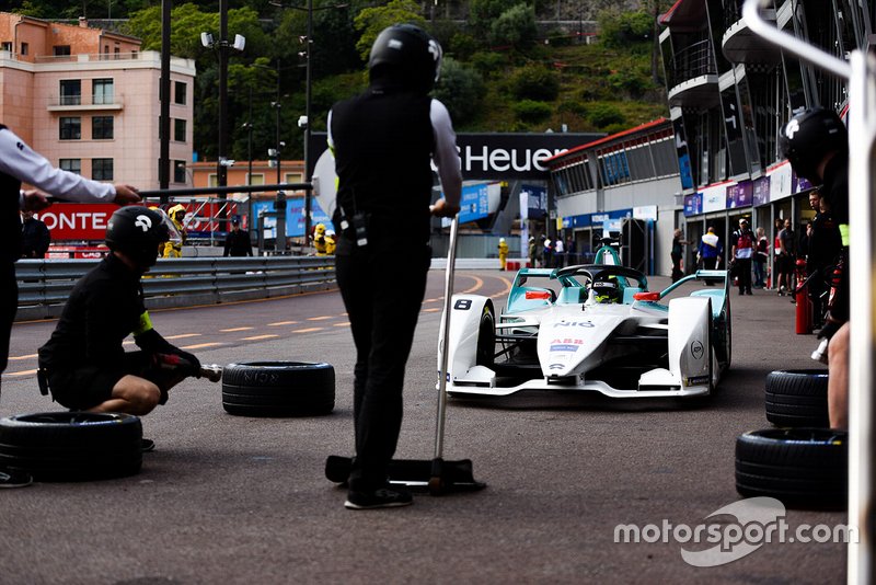Tom Dillmann, NIO Formula E Team, NIO Sport 004 in the pit lane