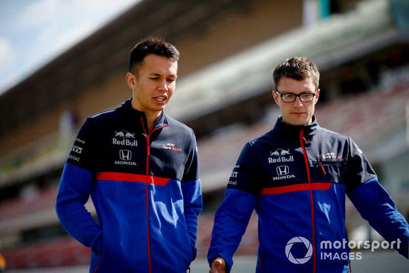 Alexander Albon, Toro Rosso cammina sulla pista