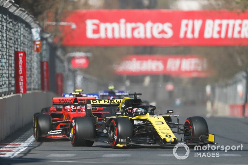 Daniel Ricciardo, Renault R.S.19, leads Charles Leclerc, Ferrari SF90