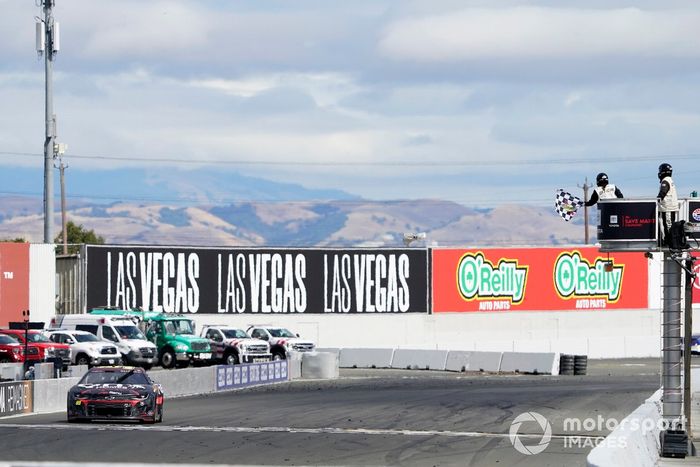 Ganador de la carrera Daniel Suárez, TrackHouse Racing, Onx Homes / Renu Chevrolet Camaro