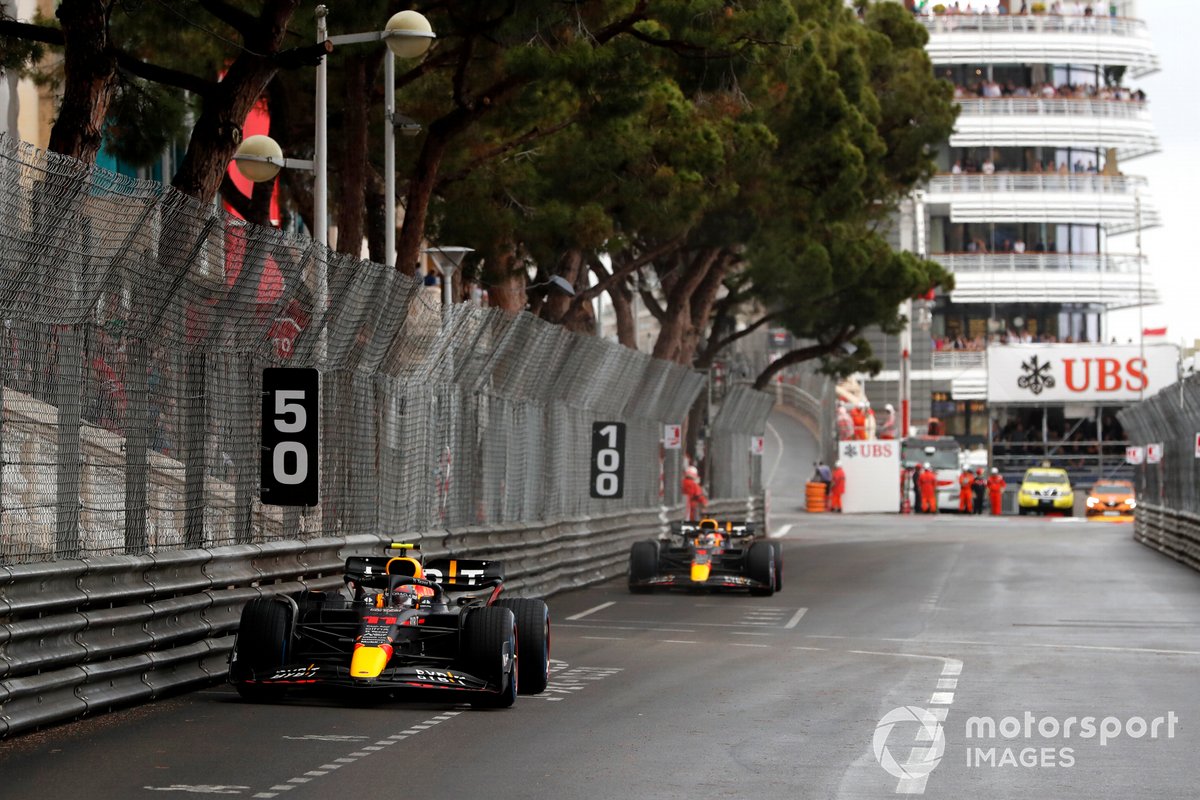 Sergio Pérez, Red Bull Racing RB18, Max Verstappen, Red Bull Racing RB18