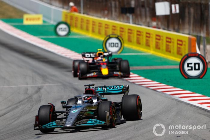 George Russell, Mercedes W13, Sergio Pérez, Red Bull Racing RB18