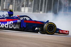 Pierre Gasly, Scuderia Toro Rosso STR13, en tête-à-queue