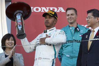 Lewis Hamilton, Mercedes AMG F1, op het podium