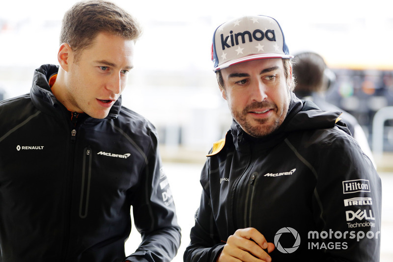 Stoffel Vandoorne, McLaren MCL33, with Fernando Alonso, McLaren