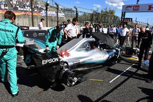 Lewis Hamilton, Mercedes-AMG F1 W09, sur la grille