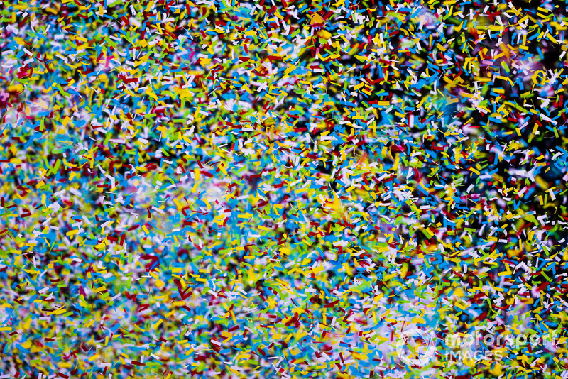 Warna-warni confetti