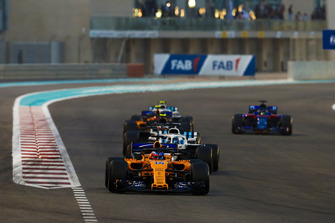 Fernando Alonso, McLaren MCL33, leads Lance Stroll, Williams FW41, and Kevin Magnussen, Haas F1 Team VF-18