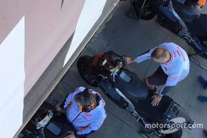 Honda prepara la moto de Jorge Lorenzo