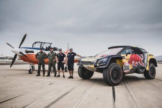 Sebastien Loeb e Daniel Elena di PH Sport dopo una gara con un aeroplano, prima della Dakar