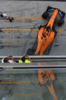 Carlos Sainz Jr., McLaren MCL33