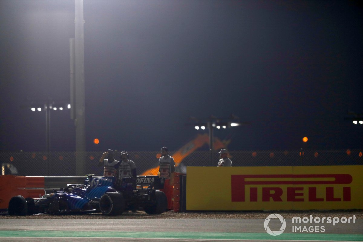 Nicholas Latifi, Williams FW43B, se retira con un pinchazo