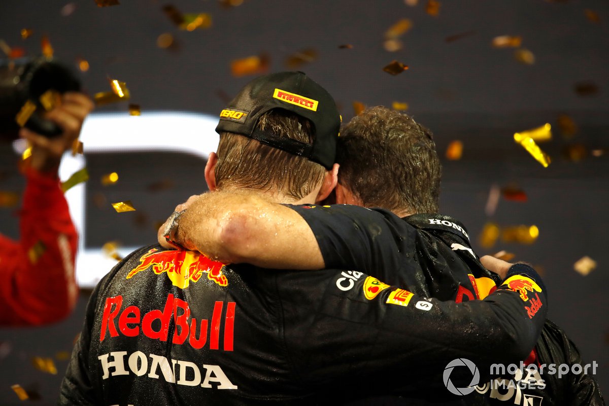 Podio: campeón de pilotos de 2021, Max Verstappen, Red Bull Racing, Christian Horner, director del equipo, Red Bull Racing