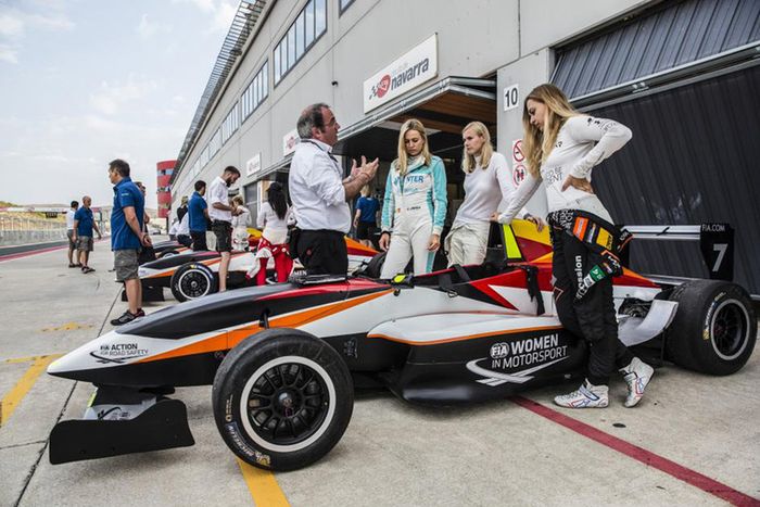 Programa de la FIA para mujeres piloto
