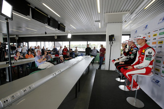 Basın toplantısı; Alex Palou, Hitech Bullfrog GP Dallara F317 - Mercedes-Benz, Jüri Vips, Motopark Dallara F317 - Volkswagen, Mick Schumacher, PREMA Theodore Racing Dallara F317 - Mercedes-Benz