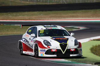 Luigi Ferrara, Alfa Romeo Giulietta TCR, 42 Racing SA