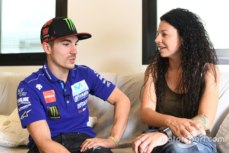 Maverick Viñales, Yamaha; Marta Caparrós, CEO de AUssieYouTOO