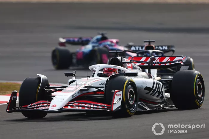 Pierre Gasly, Alpine, Esteban Ocon, Haas F1 Team