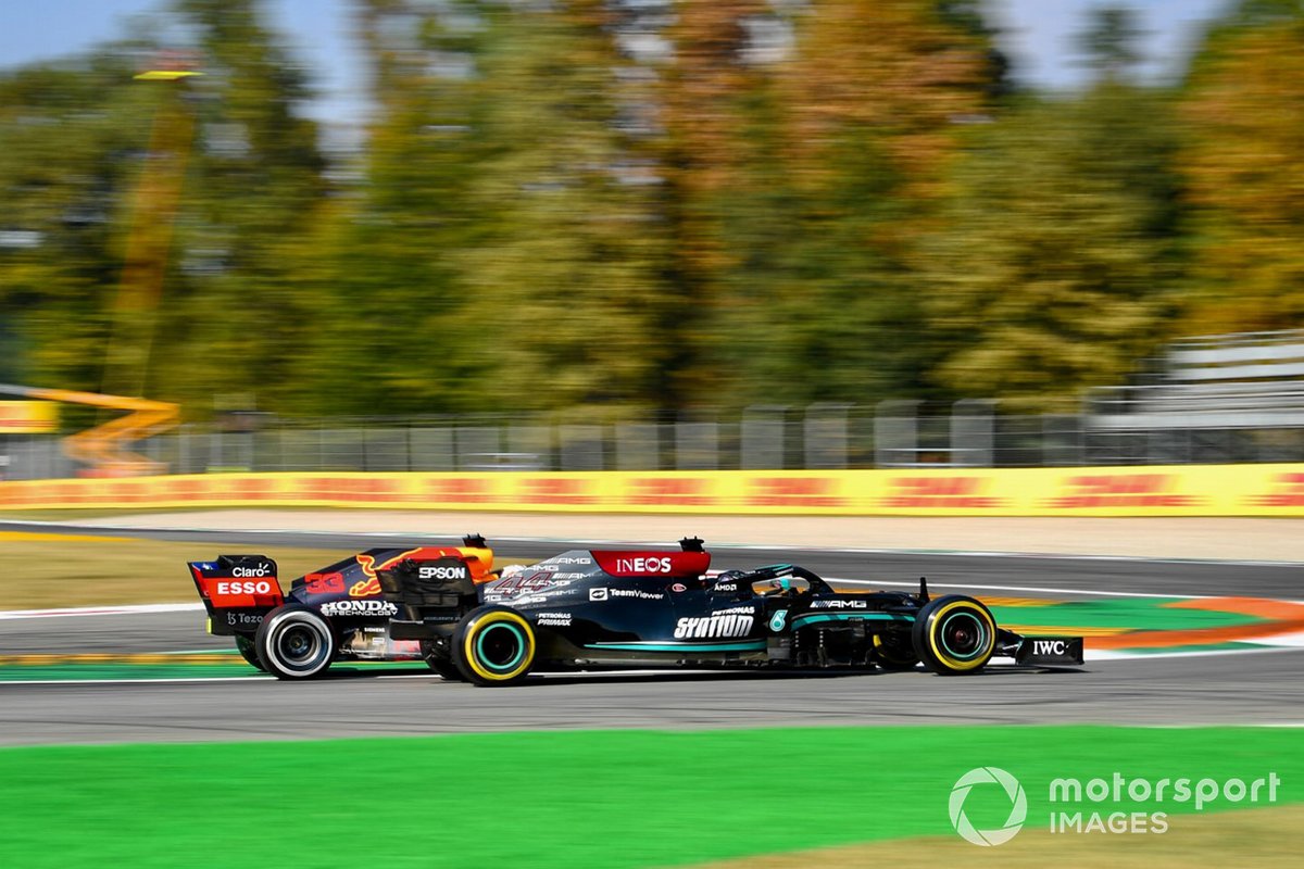 Secuencia del choque de Lewis Hamilton, Mercedes W12 y Max Verstappen, Red Bull Racing RB16B