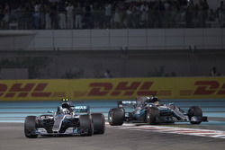 Valtteri Bottas, Mercedes AMG F1 W08, Lewis Hamilton, Mercedes AMG F1 W08