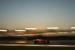 Kimi Raikkonen, Ferrari SF70H sparks