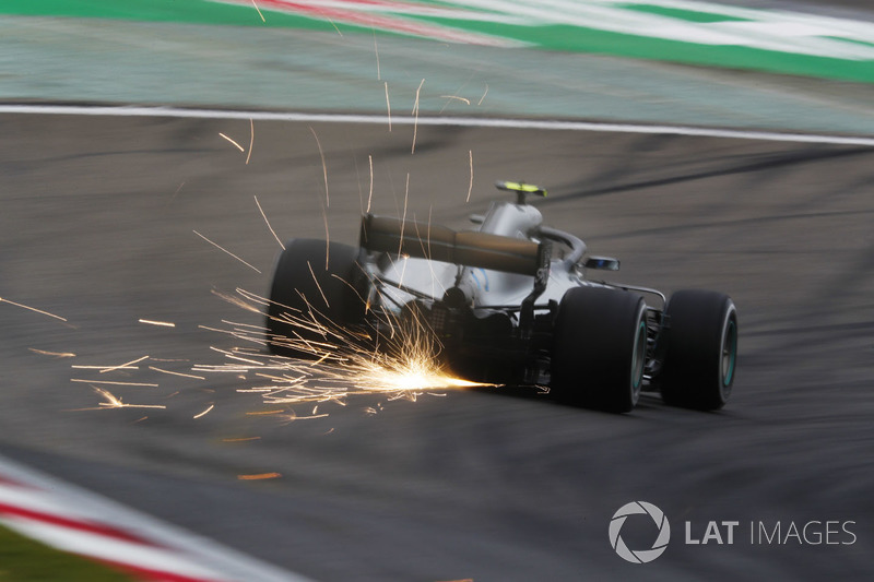 Valtteri Bottas, Mercedes AMG F1 W09, strikes up sparks