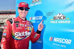 Kyle Busch, Joe Gibbs Racing, Toyota Camry Skittles, wins the pole for the Food City 500 race