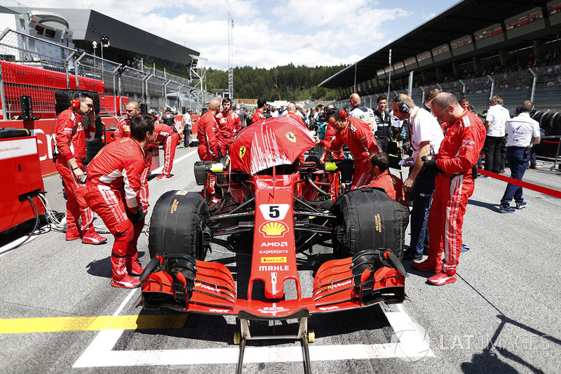 Sebastian Vettel, Ferrari SF71H, in griglia