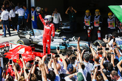 Ganador de la carrera Sebastian Vettel, Ferrari