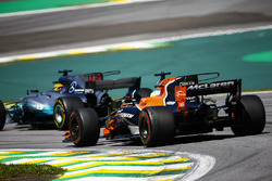 Lewis Hamilton, Mercedes AMG F1 W08, passes Fernando Alonso, McLaren MCL32