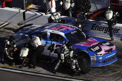 Kyle Larson, Chip Ganassi Racing Chevrolet, pit stop