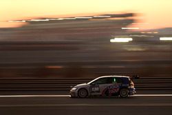 #130 Liqui Moly Team Engstler Volkswagen Golf GTi TCR: Luca Engstler, Florian Thoma, Benjamin Leuchter, Jean Karl Vernay