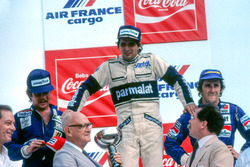 Podium: race winner Nelson Piquet, Brabham, second place Keke Rosberg, Williams, third place Alain P