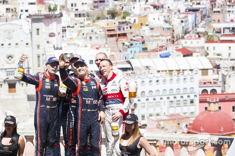 Podio: i vincitori Sébastien Ogier, Julien Ingrassia, M-Sport Ford WRT Ford Fiesta WRC, al secondo posto Dani Sordo, Carlos Del Barrio, Hyundai Motorsport Hyundai i20 Coupe WRC, al terzo posto Kris Meeke, Paul Nagle, Citroën World Rally Team Citroën C3 WRC