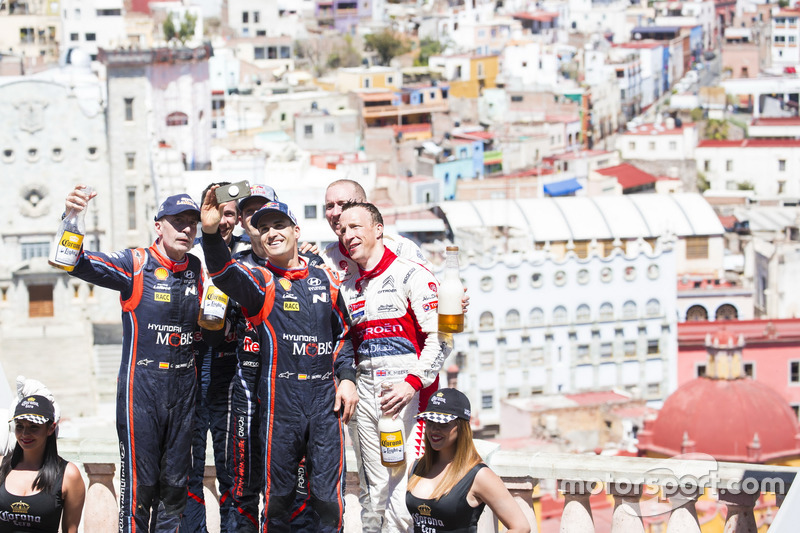 Podium: Ganador, Sébastien Ogier, Julien Ingrassia, M-Sport Ford WRT Ford Fiesta WRC, segundo, Dani Sordo, Carlos Del Barrio, Hyundai Motorsport Hyundai i20 Coupe WRC, tercero, Kris Meeke, Paul Nagle, Citroën World Rally Team Citroën C3 WRC