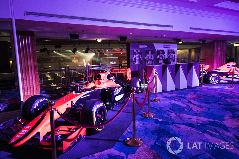 McLaren Honda y Formula 2 en display