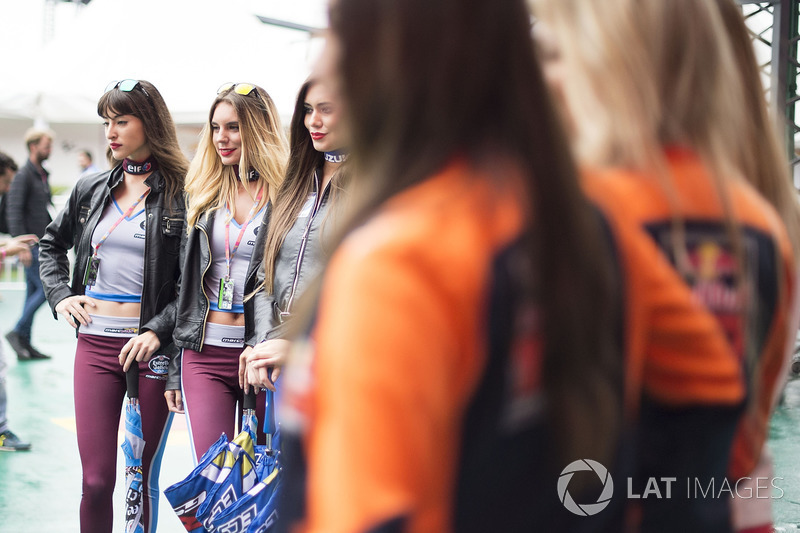 Des Grid Girls