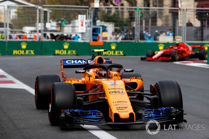 Stoffel Vandoorne, McLaren MCL33 Renault, Kimi Raikkonen, Ferrari SF71H