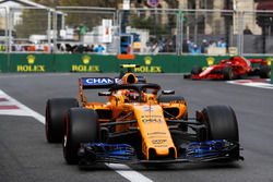 Stoffel Vandoorne, McLaren MCL33 Renault, Kimi Raikkonen, Ferrari SF71H