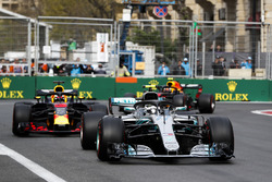 Valtteri Bottas, Mercedes AMG F1 W09, Daniel Ricciardo, Red Bull Racing RB14 Tag Heuer, Max Verstappen, Red Bull Racing RB14 Tag Heuer
