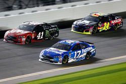 Ricky Stenhouse Jr., Roush Fenway Racing Ford Fusion, Kurt Busch, Stewart-Haas Racing Ford Fusion, W