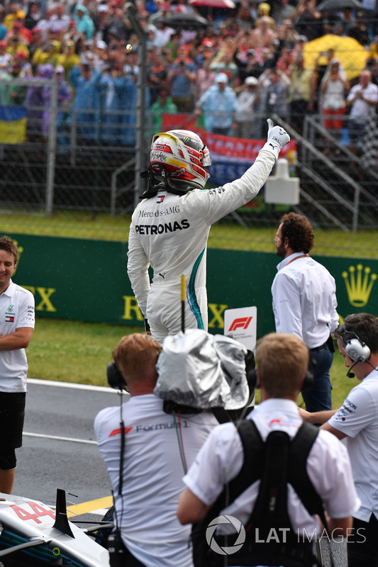 Lewis Hamilton, Mercedes-AMG F1 W09 celebrates in parc ferme