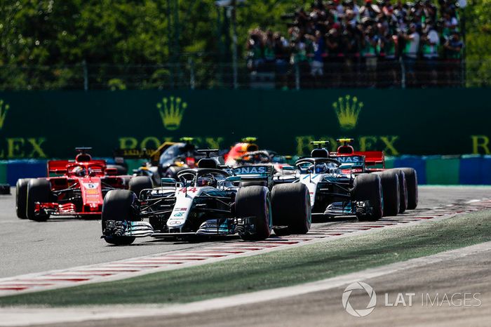 Lewis Hamilton, Mercedes AMG F1 W09 en la salida