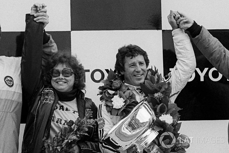 Mario Andretti, Lotus, celebrates winning the World Championship on the podium with his wife Dee Ann Andretti