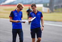 Brendon Hartley, Toro Rosso, walks the track